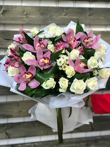 Букет цветов из: Розы и Хризантемы в Смолино