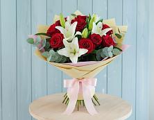 Букет цветов из:  Лилии и Розы в Смолино
