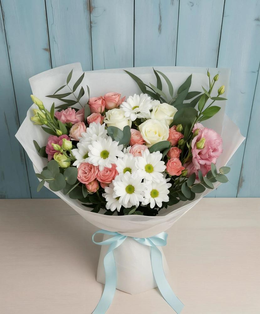 Букет цветов из: Розы, Лизиантусы и Хризантемы в Смолино