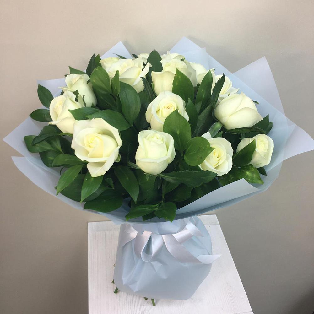 Букет 15 Белых роз Проуд в Смолино