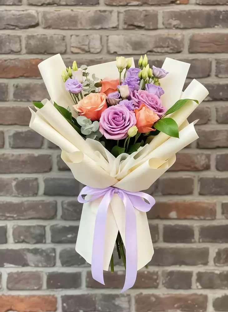 Букет цветов из: Лизиантусы и Розы в Смолино