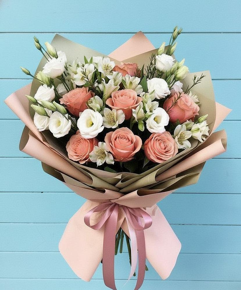 Букет цветов из: Розы, Альстромерии и Лизиантусы в Смолино