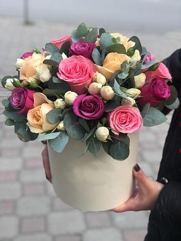 Цветочная композиция из Розы в шляпной коробке в Смолино