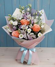 Букет цветов из:  Лизиантусы, Розы, Альстромерии и Гипсофила в Смолино