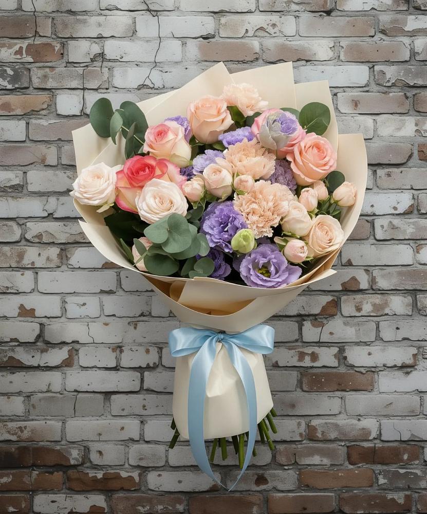 Букет цветов из: Розы, Лизиантусы и Гвоздики в Смолино