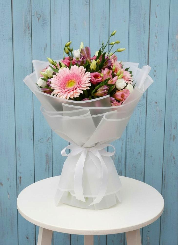 Букет цветов из: Герберы, Альстромерии и Лизиантусы в Смолино