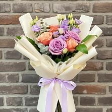 Букет цветов из:  Лизиантусы и Розы в Смолино