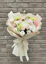 Букет цветов из:  Гвоздики, Розы, Лизиантусы и Хризантемы в Смолино