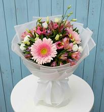 Букет цветов из:  Герберы, Альстромерии и Лизиантусы в Смолино