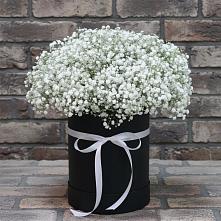 Цветочная композиция из Гипсофила в шляпной коробке в Смолино