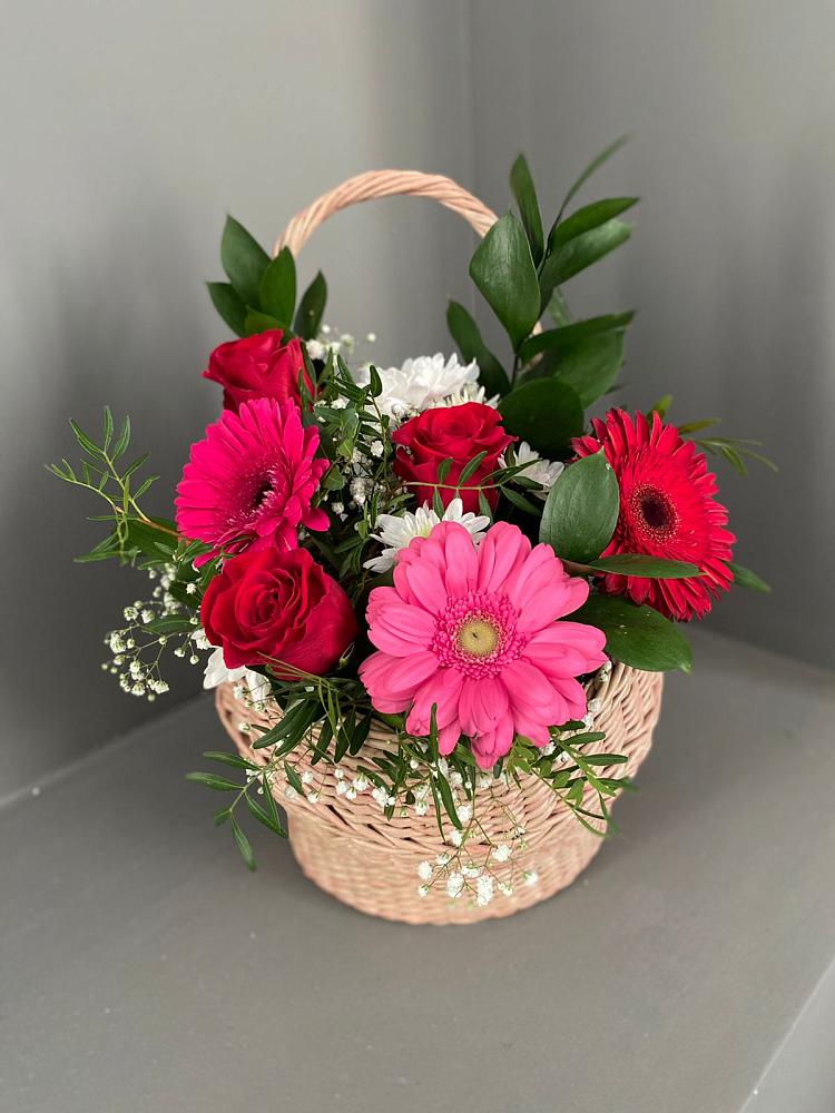 Цветочная композиция из Розы, Хризантемы и Герберы в корзине в Смолино