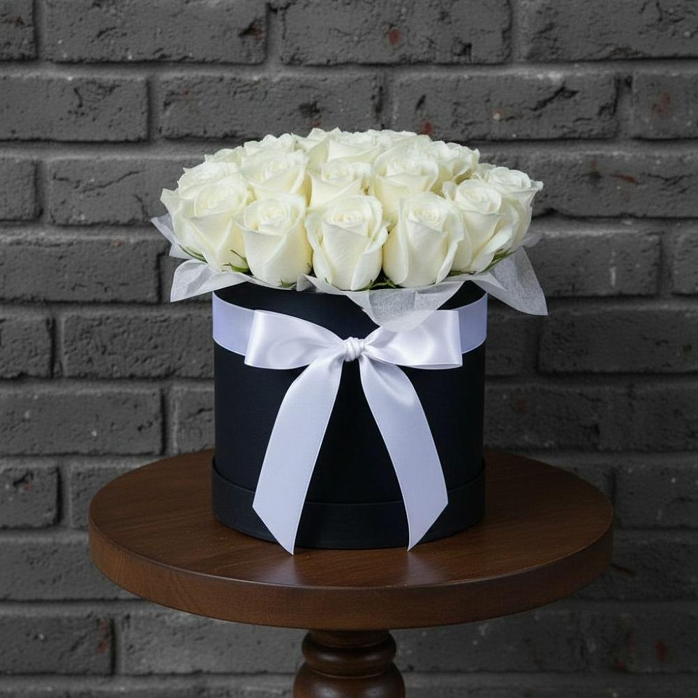 Цветочная композиция из Розы в шляпной коробке в Смолино