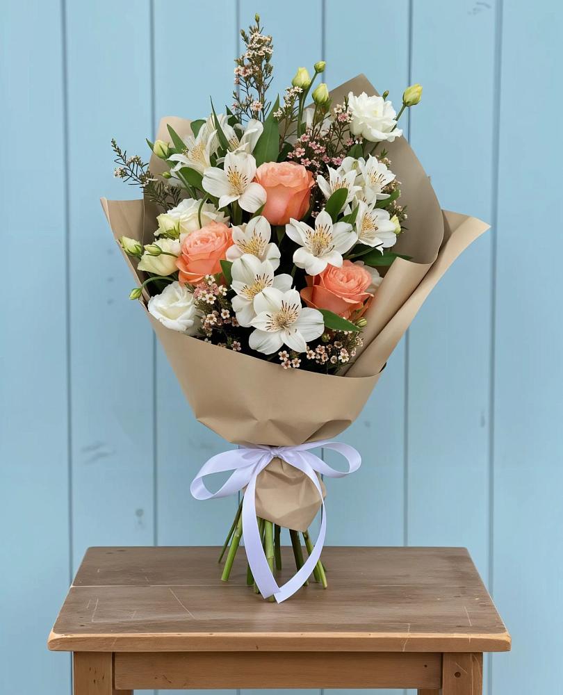 Букет цветов из: Альстромерии, Лизиантусы, Розы и Хризантемы в Смолино