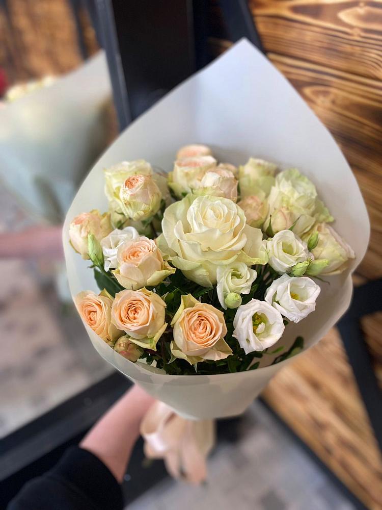 Букет цветов из: Розы и Лизиантусы в Смолино